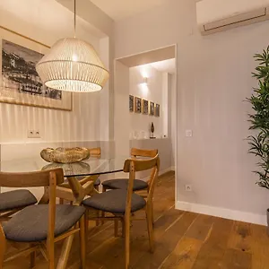 Upscale & Modern 2bdr Apartment